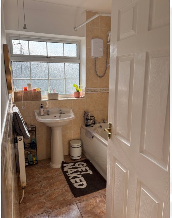 Old bathroom before renovation by Yorkshire Green Heating Doncaster